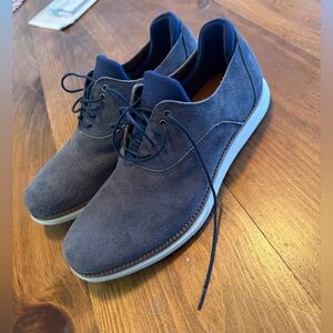LIKE NEW MARTIN DINGMAN men’s size 9 blue suede smoke and pet free home